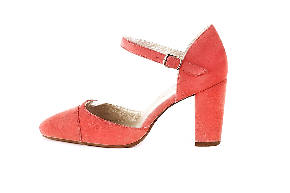 Coral elegant closed-back heels, with an instep strap. Round toe. High block heels. - Florence KOOIJMAN